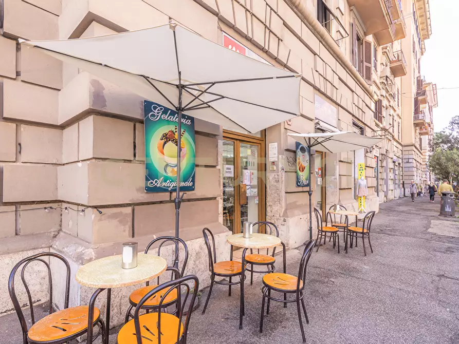 Immagine 31 di Quadrilocale in vendita  in Via Nemorense 26/28 a Roma