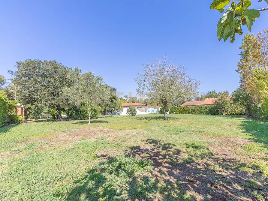 Immagine 60 di Villa in vendita  in Strada Isola Bella 43 a Latina