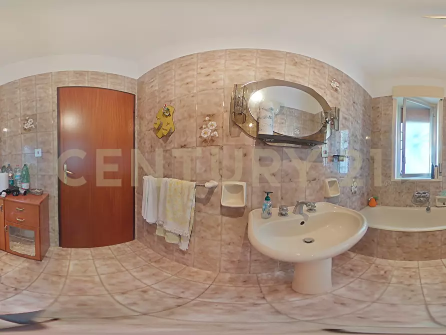 Immagine 76 di Casa bifamiliare in vendita  in Via Benedetto Croce 6 a Pedara