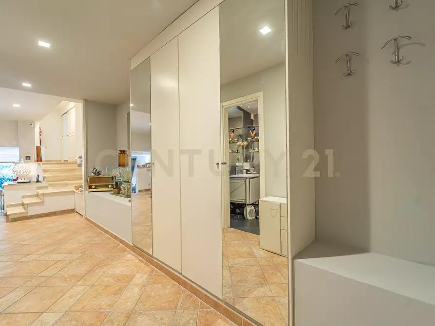 Immagine 50 di Bilocale in vendita  in Via la Sila 14 a Roma