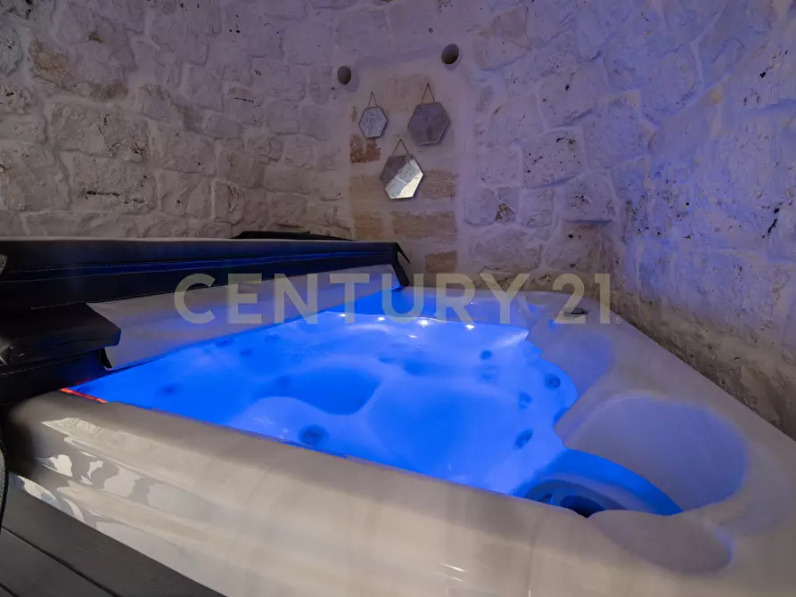 Immagine 75 di Villa in vendita  a Carovigno