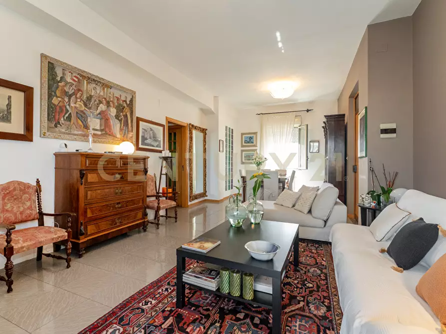 Immagine 5 di Pentalocale in vendita  in Via Salvatore Vigo 106 a Acireale