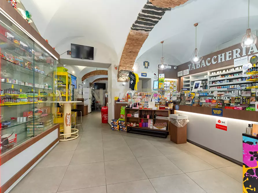 Immagine 9 di Tabaccheria in vendita  in Via Antonino di Sangiuliano 239 a Catania