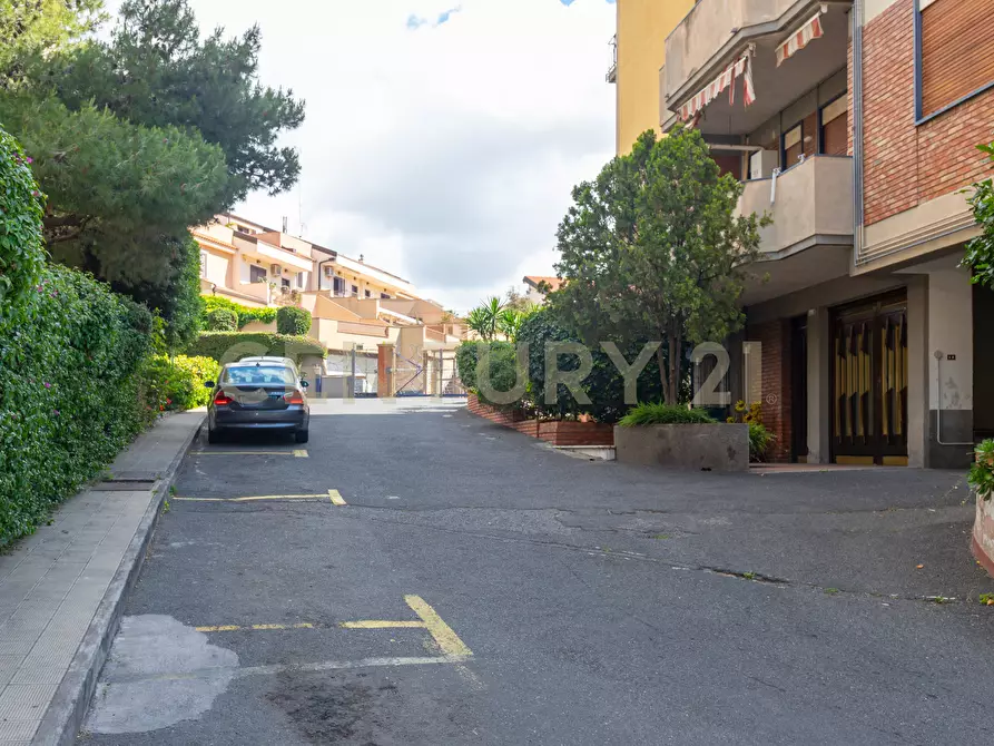 Immagine 32 di Pentalocale in vendita  in Via Convento del Carmine 5 a Tremestieri Etneo