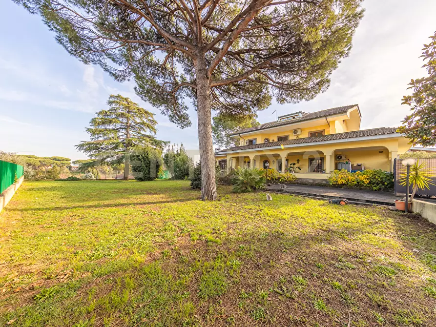 Immagine 1 di Casa bifamiliare in vendita  in Via Paolo Monelli 11 a Roma