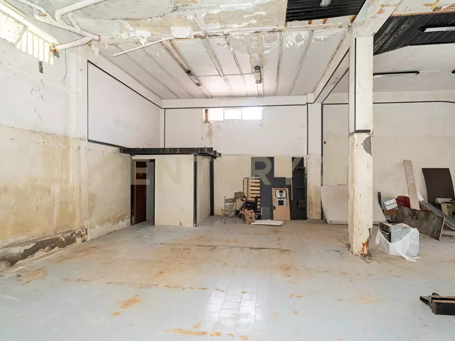 Immagine 20 di Magazzino in vendita  in Via Antonio de Curtis 27 a Misterbianco