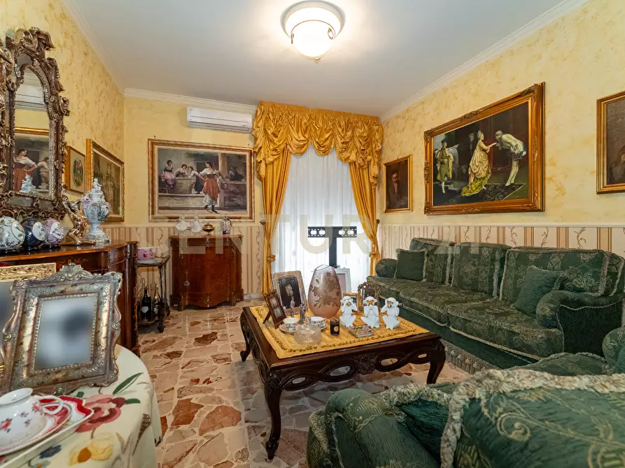 Immagine 11 di Pentalocale in vendita  in Via Carrubella 155 a Gravina Di Catania