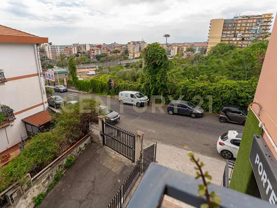 Immagine 20 di Trilocale in vendita  in Via Lo Jacono Francesco 19 a Sant'agata Li Battiati