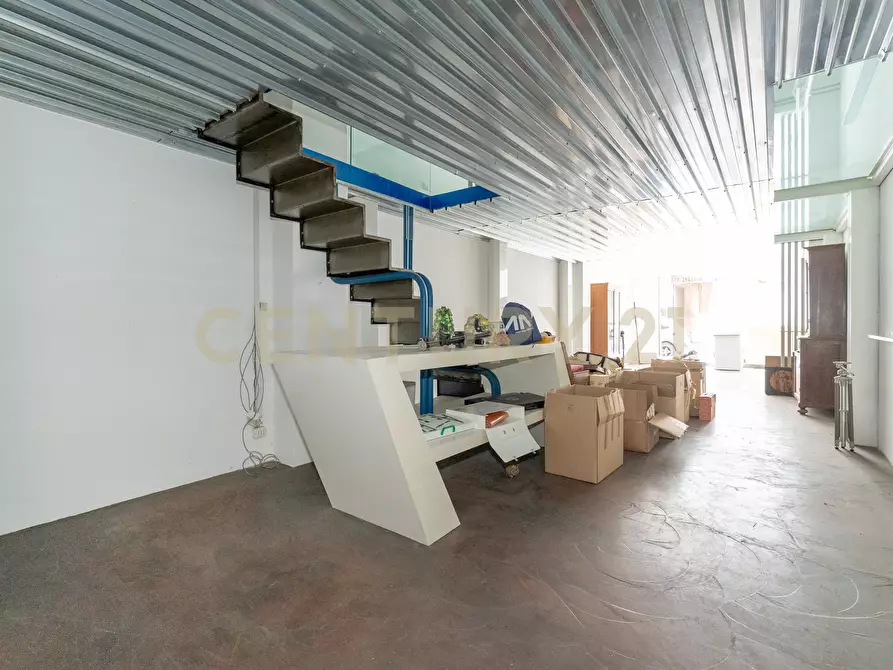 Immagine 18 di Locale commerciale in affitto  in Via Francesco Riso 72/C a Catania