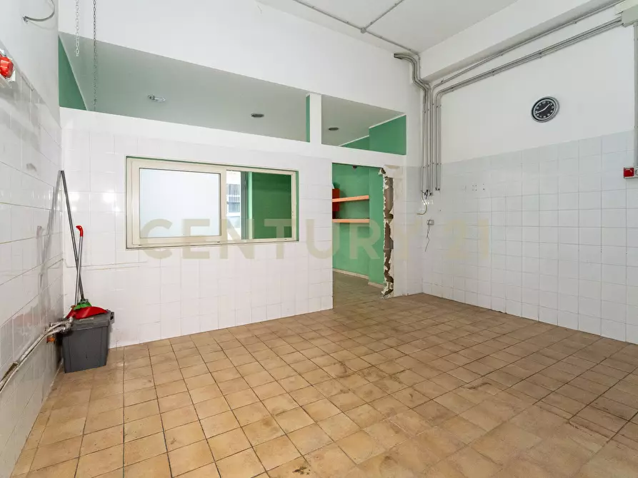 Immagine 14 di Locale commerciale in vendita  in Via Cagliari 51 a Catania