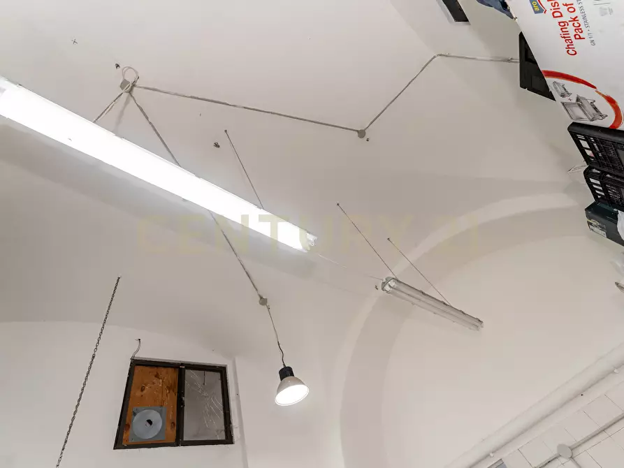 Immagine 16 di Locale commerciale in vendita  in Via Penninello 51 a Catania