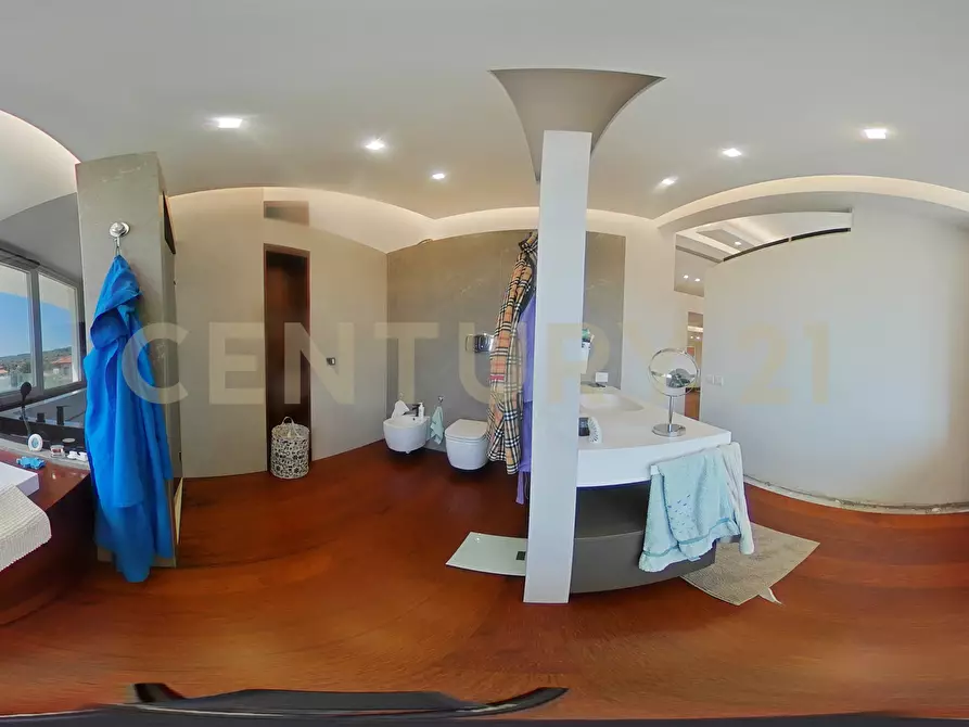 Immagine 109 di Villa in vendita  in SS284 a Adrano