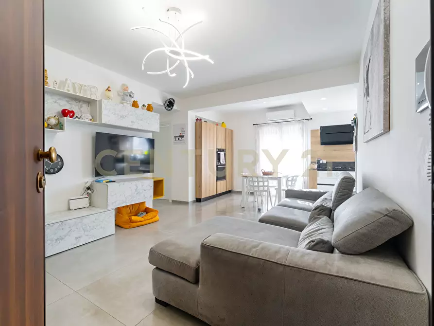 Immagine 10 di Quadrilocale in vendita  in Vicolo  Aurora 8 a Tremestieri Etneo