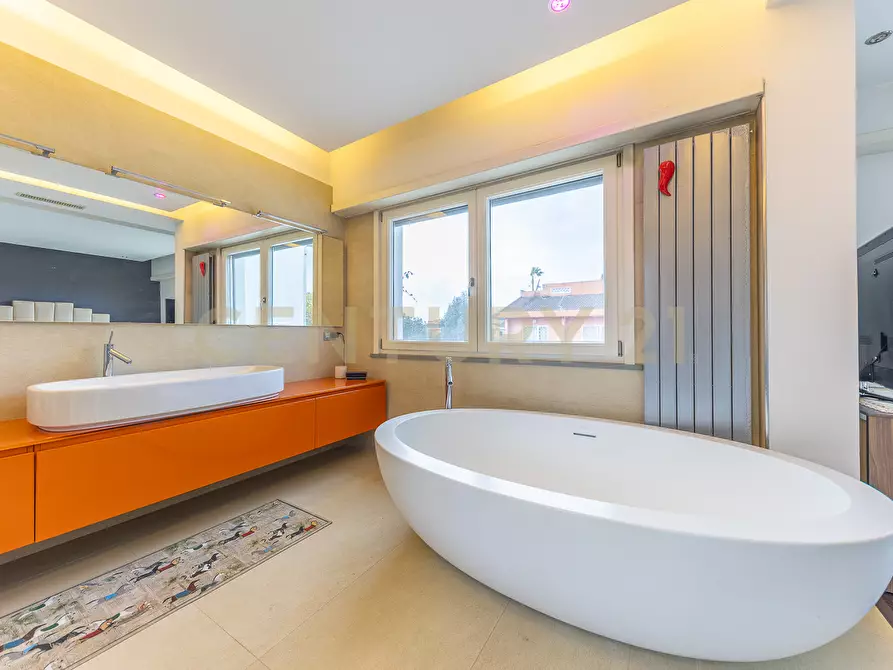 Immagine 86 di Villa in affitto  in Via Bedollo 117 a Roma