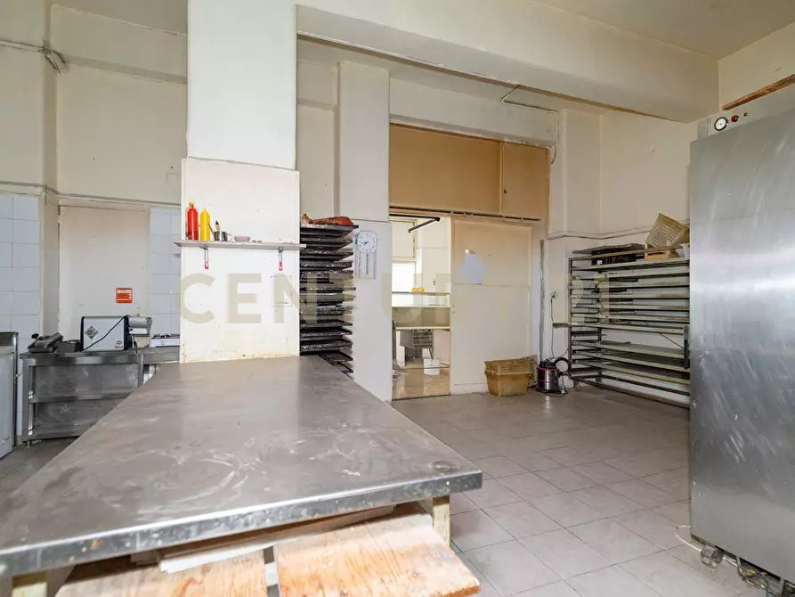 Immagine 24 di Locale commerciale in vendita  in Via Giacomo Leopardi 127 a Catania