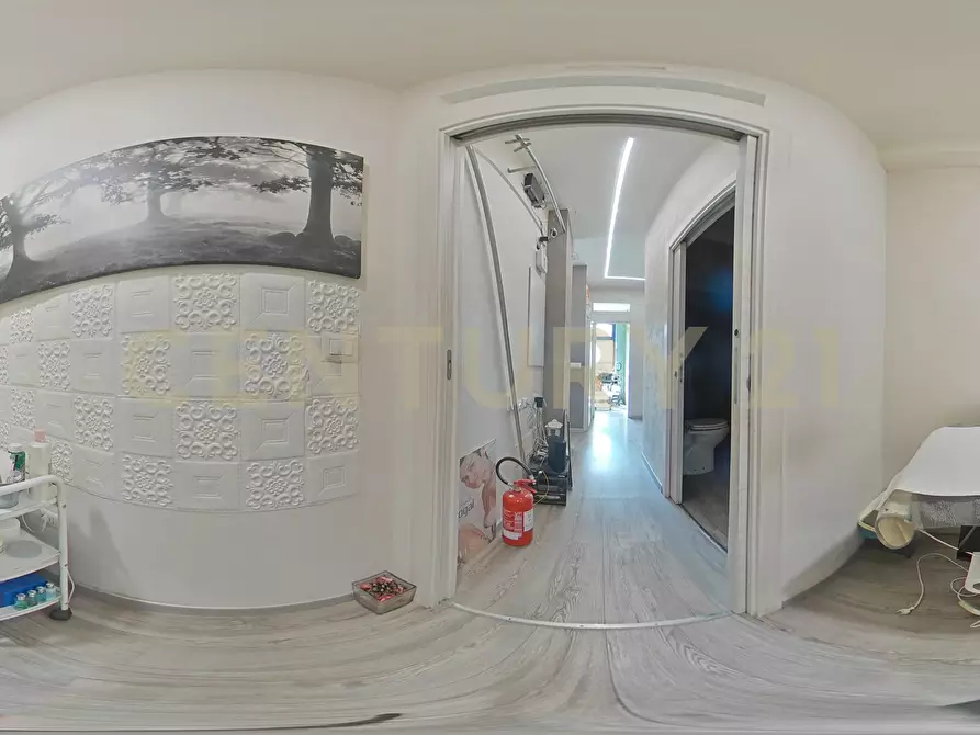 Immagine 32 di Locale commerciale in vendita  in Via del Bosco 163 a Catania