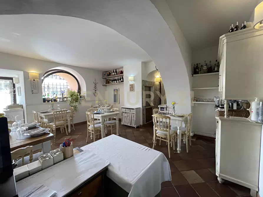 Immagine 4 di Locale commerciale in vendita  in Via del Molo 1 a Monte Argentario