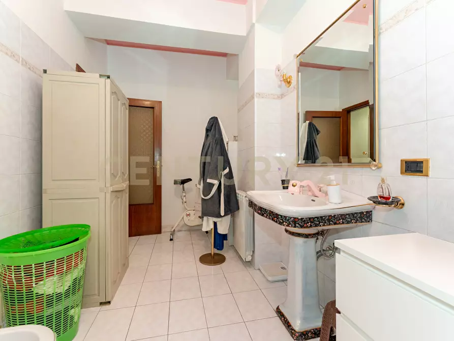 Immagine 27 di Pentalocale in vendita  in Via Goffredo Mameli 4 a Belpasso