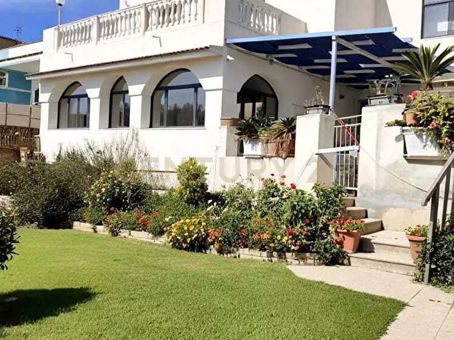 Immagine 1 di Villa in vendita  in Via Lido 154 a Sciacca