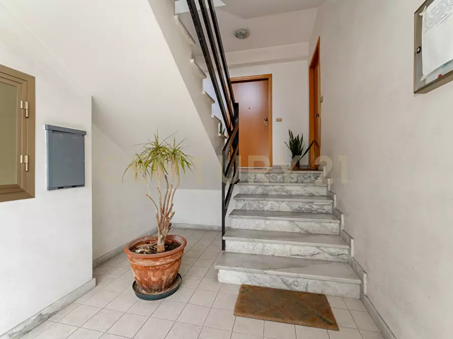 Immagine 13 di Trilocale in vendita  in Via Tremestieri 16 a Mascalucia