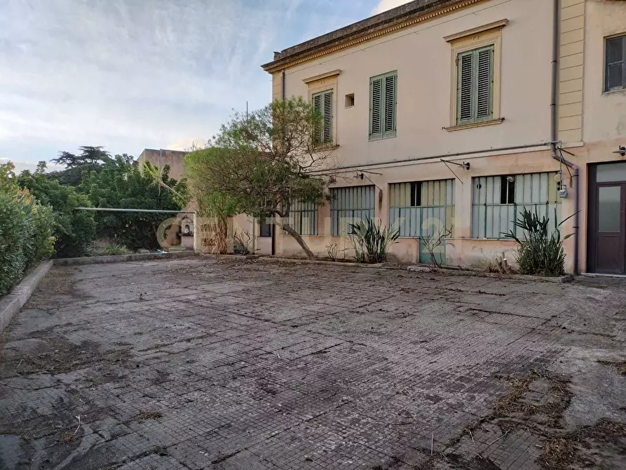 Immagine 33 di Palazzo in vendita  in Viale Regina Margherita 27 a Messina