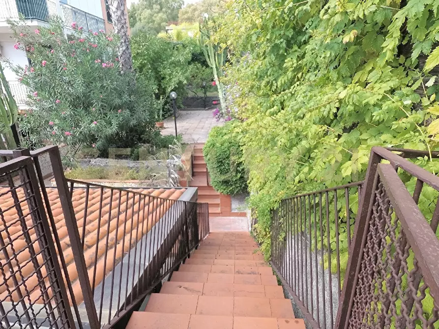 Immagine 39 di Villa in vendita  in Via Livorno 97 a Aci Castello