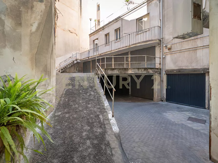 Immagine 48 di Pentalocale in vendita  in Via Redentore 15 a Catania