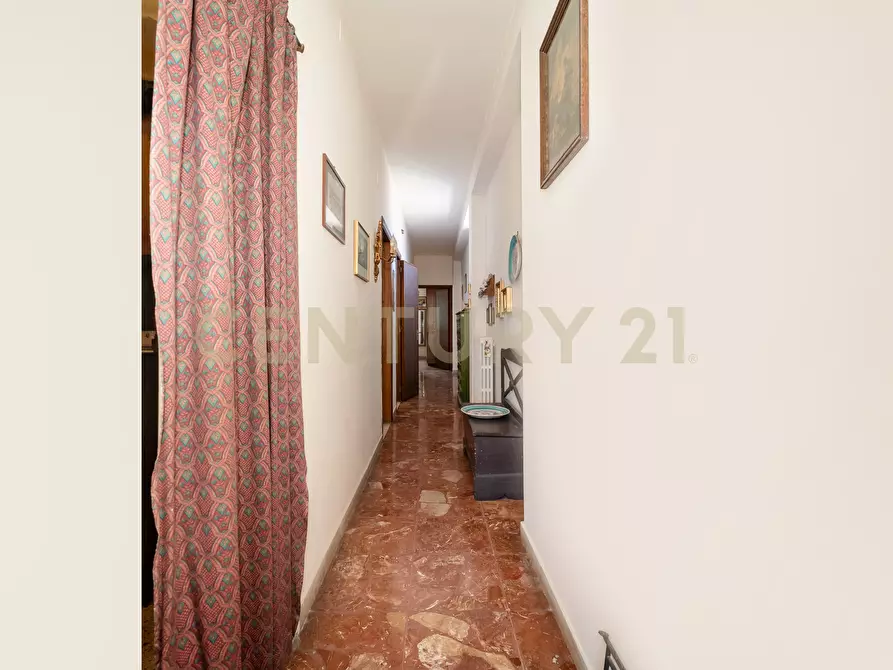 Immagine 28 di Pentalocale in vendita  in Via Redentore 15 a Catania