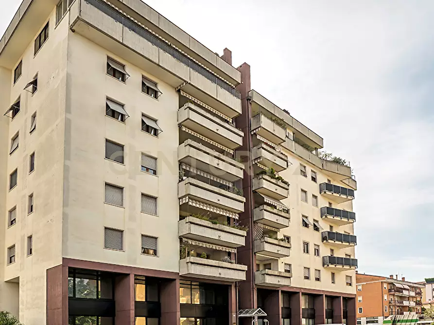 Immagine 1 di Ufficio in vendita  in Via Adriano Cristofoli 40 a Verona