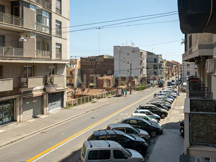 Immagine 26 di Trilocale in vendita  in Via Vittorio Emanuele II 627 a Catania