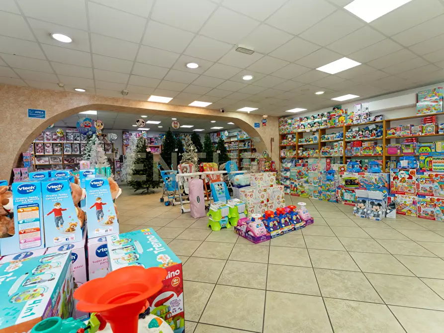 Immagine 38 di Locale commerciale in vendita  in Via Passo Gravina 150 a Catania