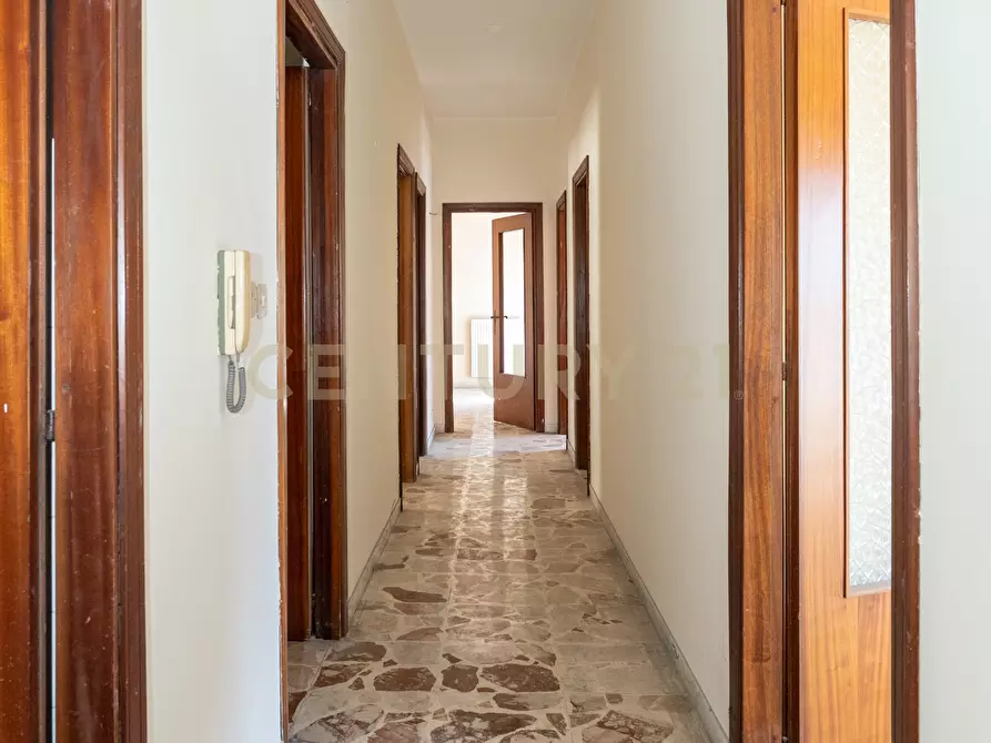 Immagine 10 di Pentalocale in vendita  in Via Carnazza 2 a Tremestieri Etneo