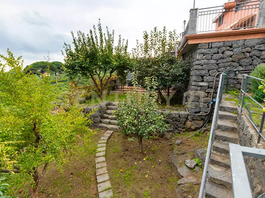 Immagine 80 di Villa in vendita  in Via Brinzio 20 a Aci Catena