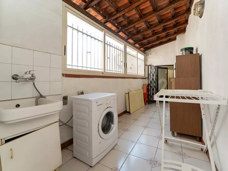 Immagine 55 di Pentalocale in vendita  in Via Antonino di Sangiuliano 185 a Catania