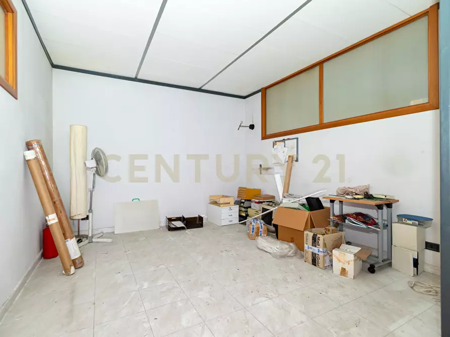 Immagine 14 di Locale commerciale in vendita  in Viale Mario Rapisardi 186 a Catania