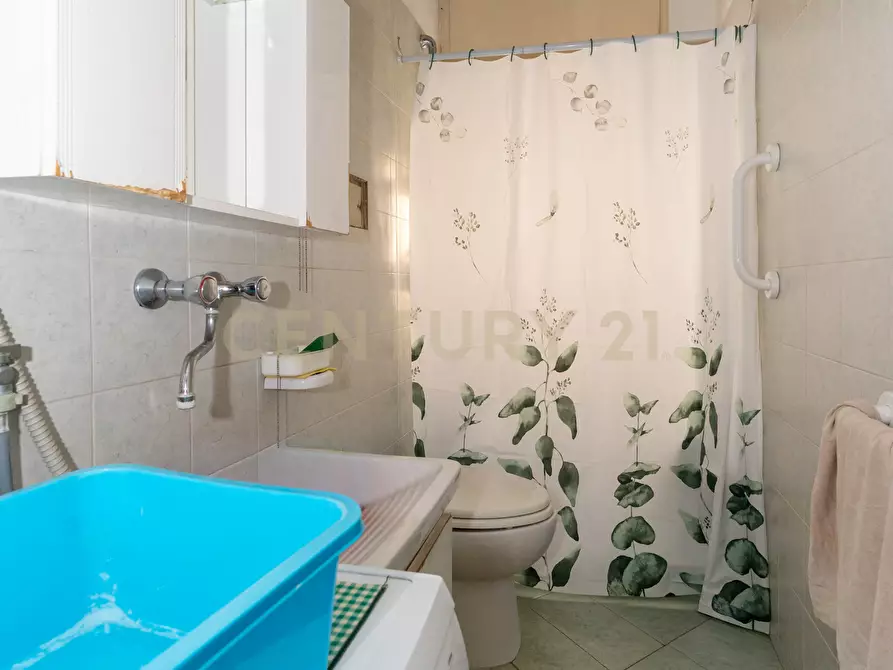 Immagine 25 di Pentalocale in vendita  in Via Fratelli Bandiera 13 a Gravina Di Catania