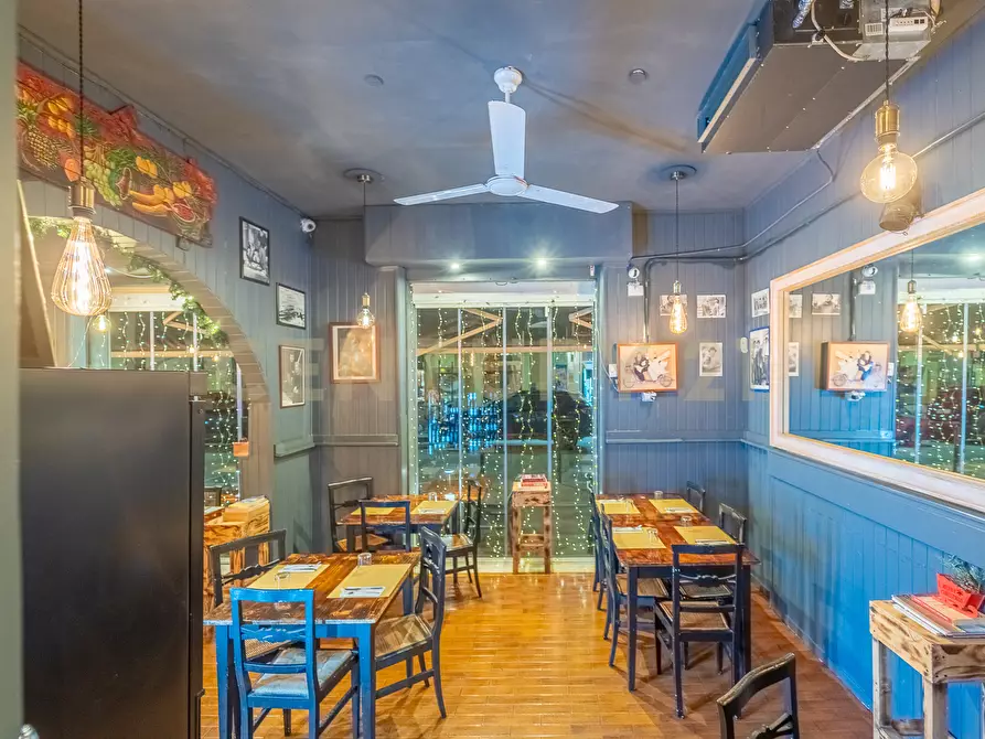 Immagine 2 di Pizzeria / Pub in vendita  in via Rutilio Namaziano 15 a Roma