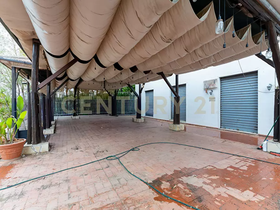 Immagine 40 di Locale commerciale in affitto  in Via Catira 2 a San Gregorio Di Catania