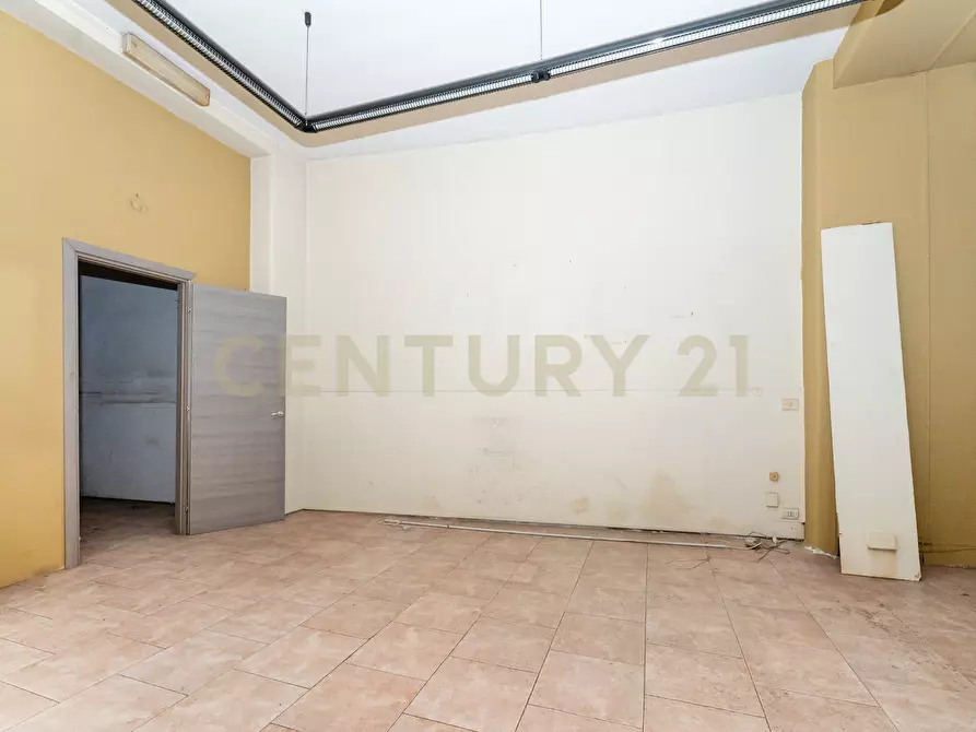 Immagine 10 di Locale commerciale in vendita  in Via Antonio Santangelo Fulci 13 a Catania