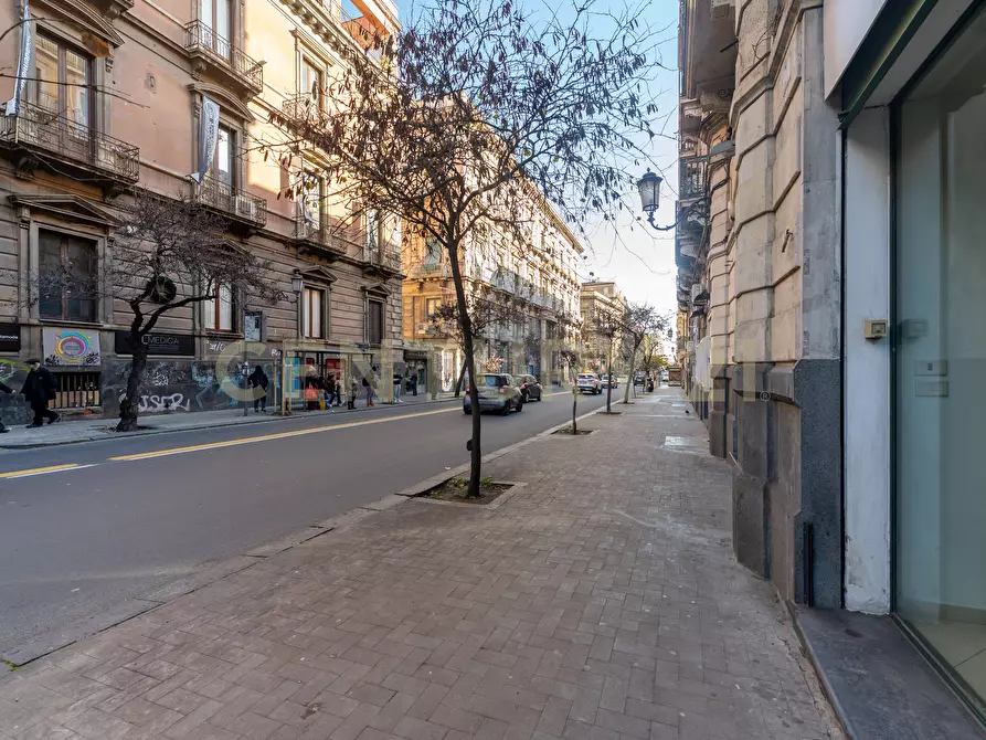 Immagine 7 di Locale commerciale in affitto  in viale Regina Margherita 19 a Catania