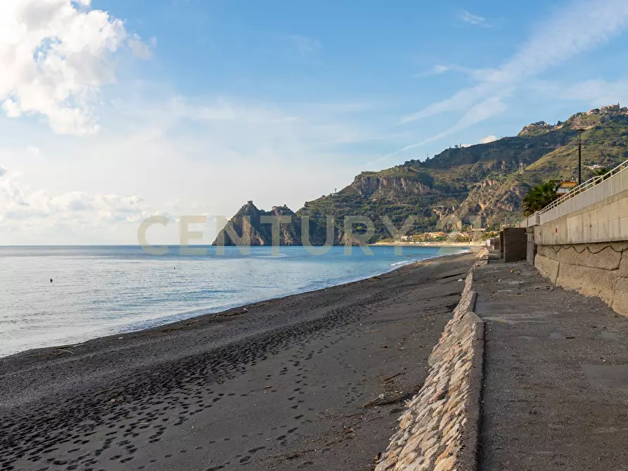 Immagine 1 di Bilocale in vendita  in Via Lungomare 2 a Sant'alessio Siculo