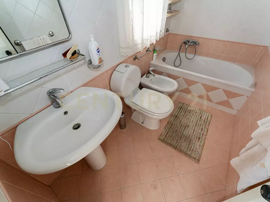 Immagine 45 di Pentalocale in vendita  in Via Giuseppe Garibaldi 179 a Catania