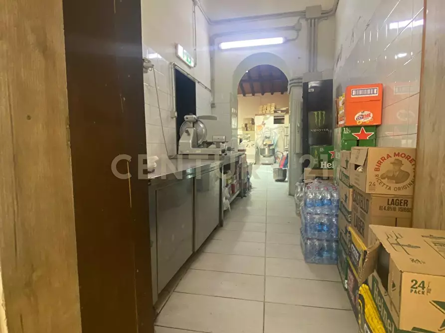 Immagine 3 di Locale commerciale in vendita  in via zia lisa 181 a Catania