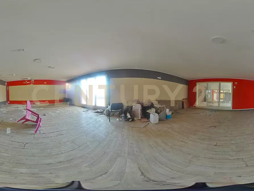 Immagine 87 di Showroom in vendita  in Via delle Scuole 1 a Aci Castello