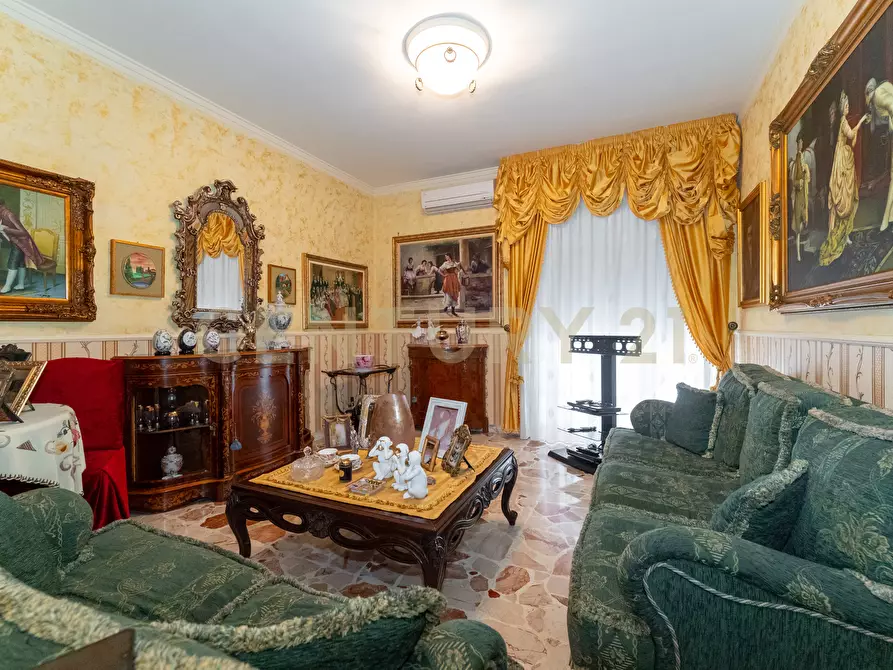 Immagine 8 di Pentalocale in vendita  in Via Carrubella 155 a Gravina Di Catania