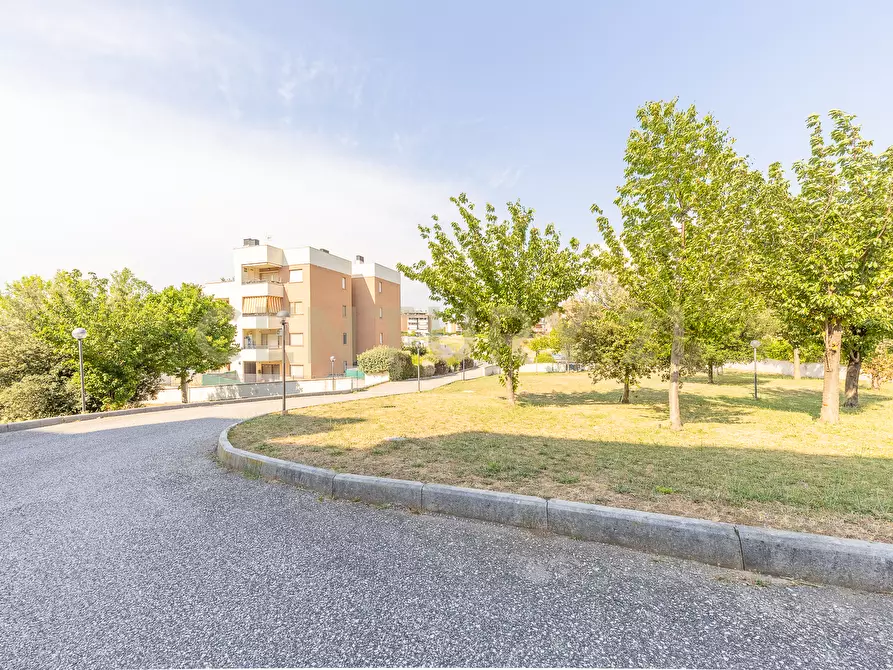 Immagine 3 di Bilocale in vendita  in Via Raffaello Liberti 163 a Roma