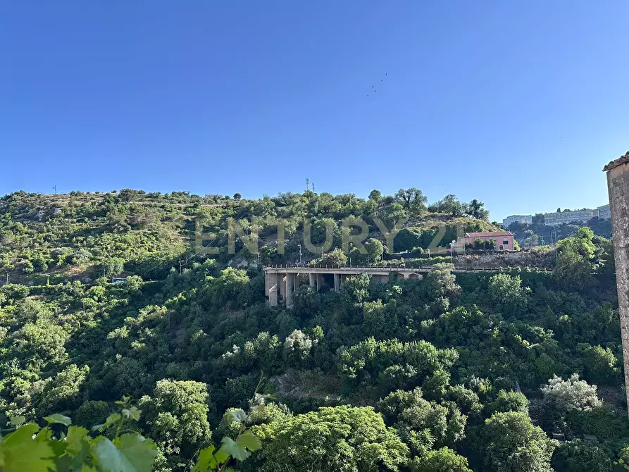 Immagine 1 di Casa indipendente in vendita  a Ragusa