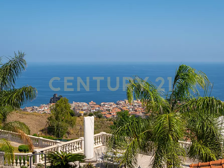 Immagine 21 di Villa in vendita  in Via Timparosa 39 a Aci Castello