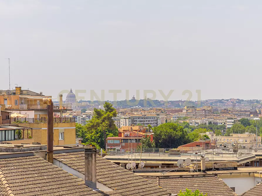 Immagine 1 di Trilocale in vendita  in Via Bevagna 56 a Roma