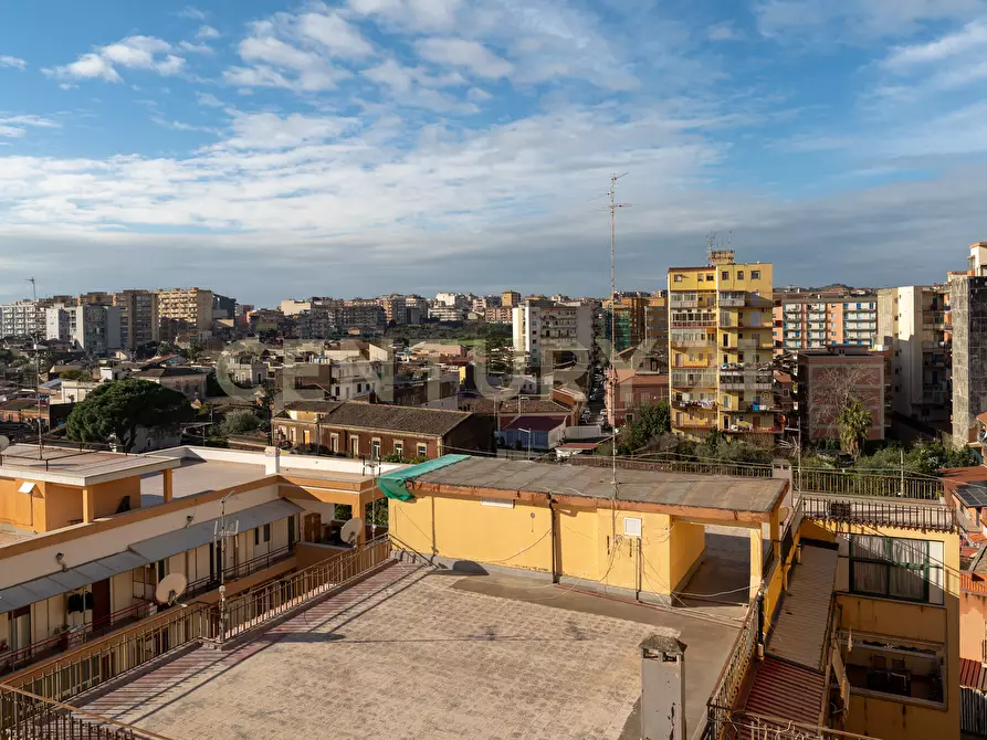 Immagine 17 di Pentalocale in vendita  in Piazza Spedini 8 a Catania